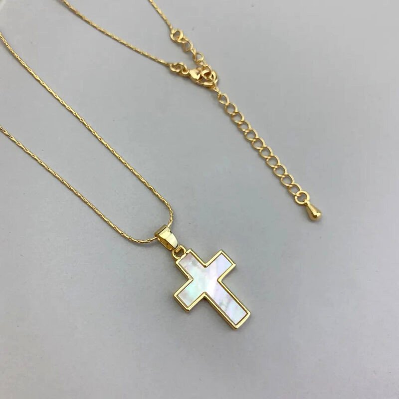 Pendentif Croix Nacre Blanche